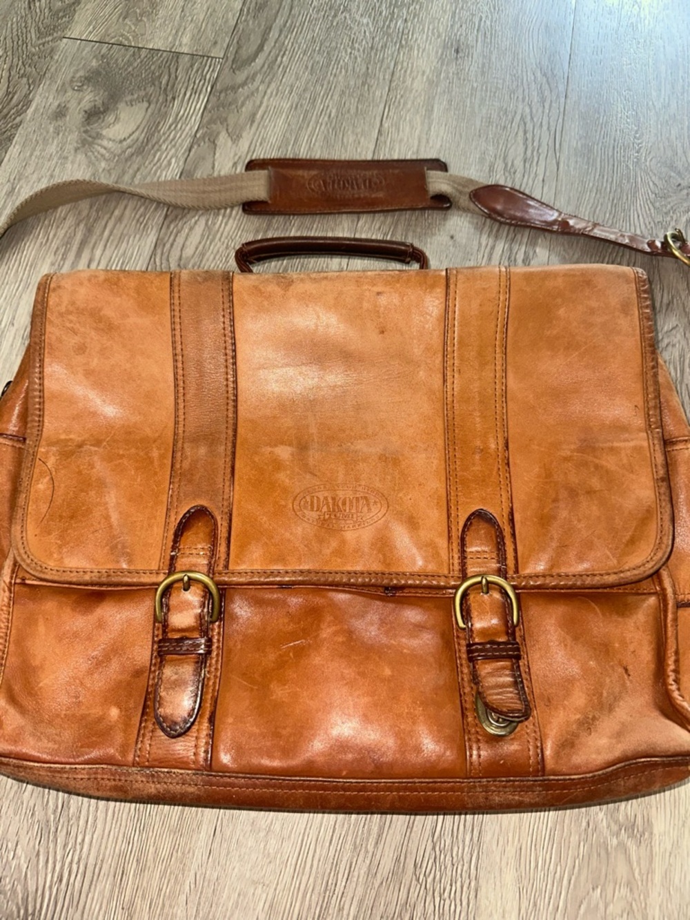 TUMI Dakota Cognac Brown Distressed Leather Briefcase Messenger Laptop Bag